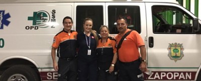 Ashleigh with the ambulance crew on her paramedic placement in Mexico